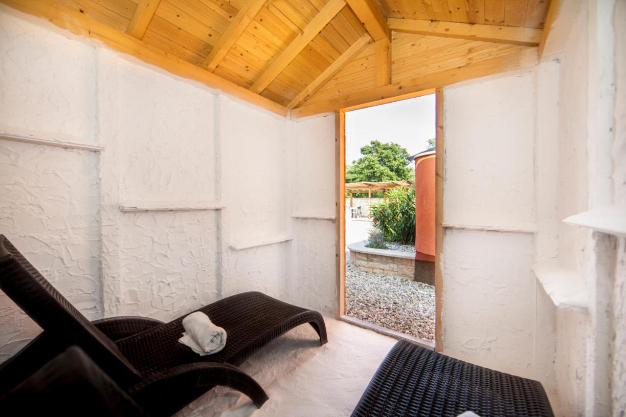 Hotel Natura Vilanija Luaran gambar