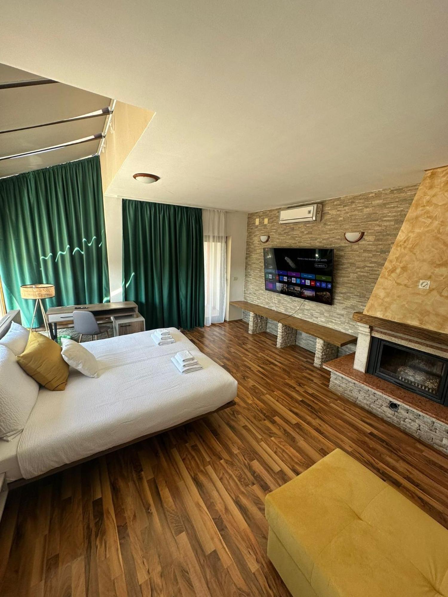 Hotel Natura Vilanija Luaran gambar