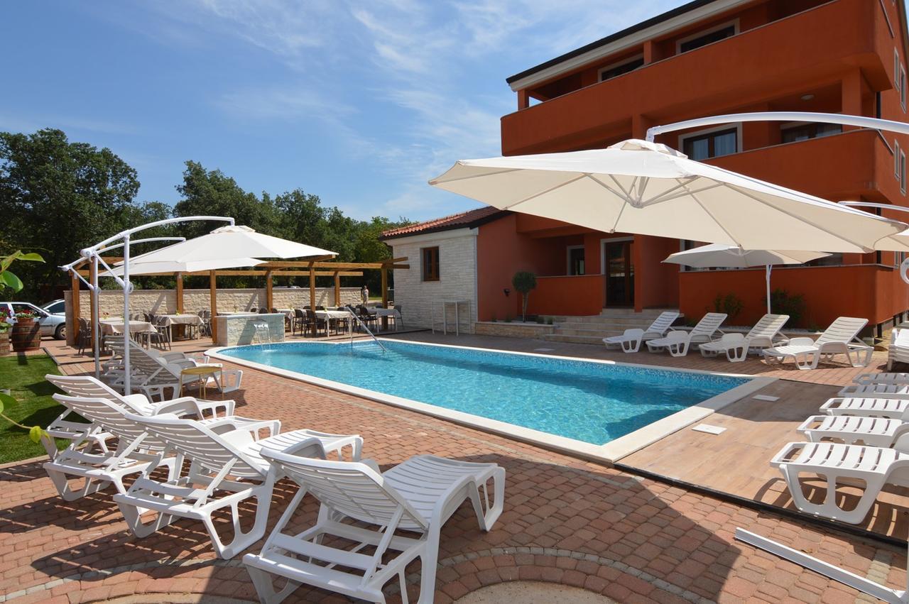 Hotel Natura Vilanija Luaran gambar