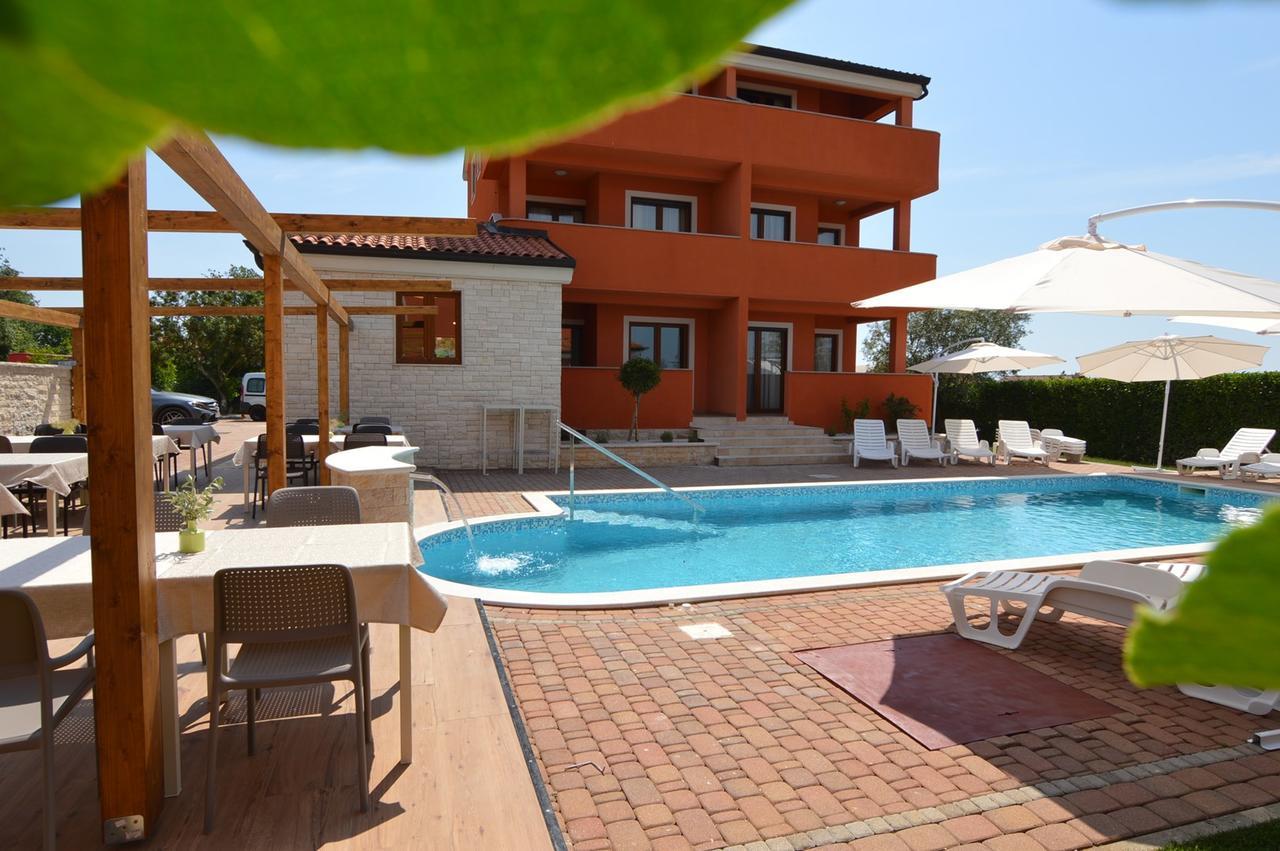 Hotel Natura Vilanija Luaran gambar