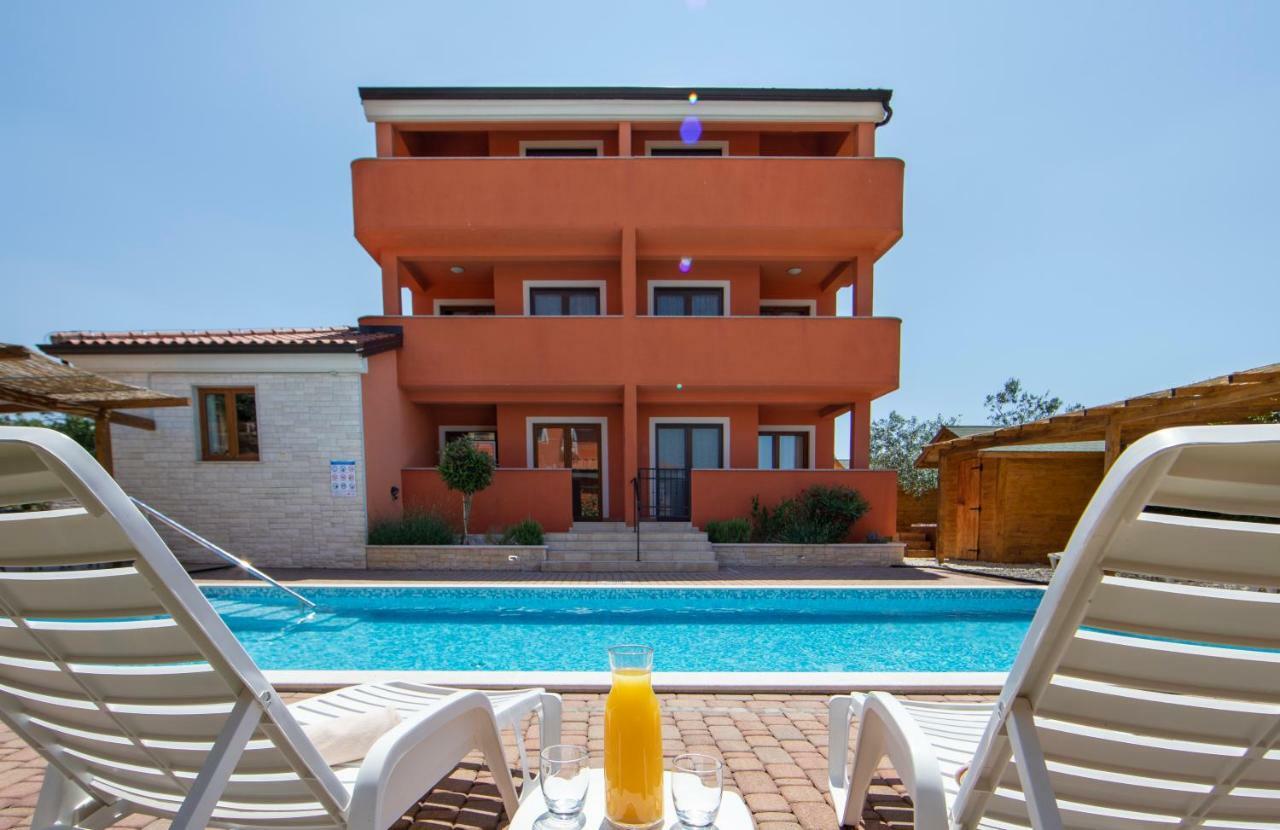 Hotel Natura Vilanija Luaran gambar